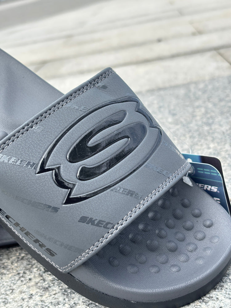 SKECHERS SLIDES