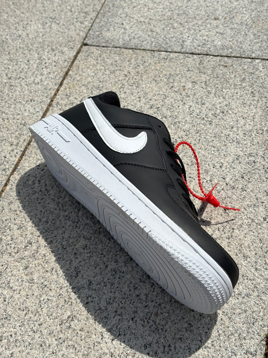 AIR FORCE 1-BLACK