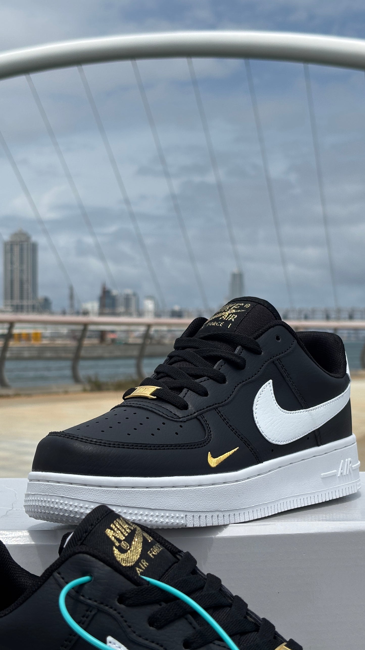 NIKE AIRFORCE 1- BLACK