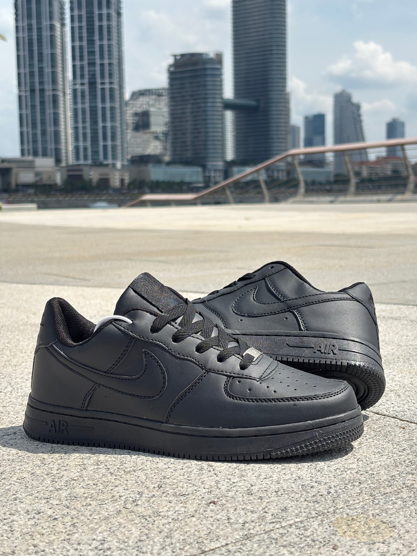AIR FORCE 1-BLACK