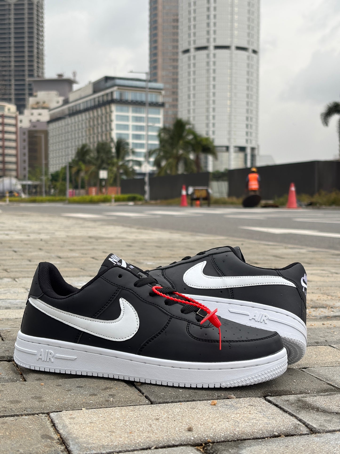 AIR FORCE 1-BLACK