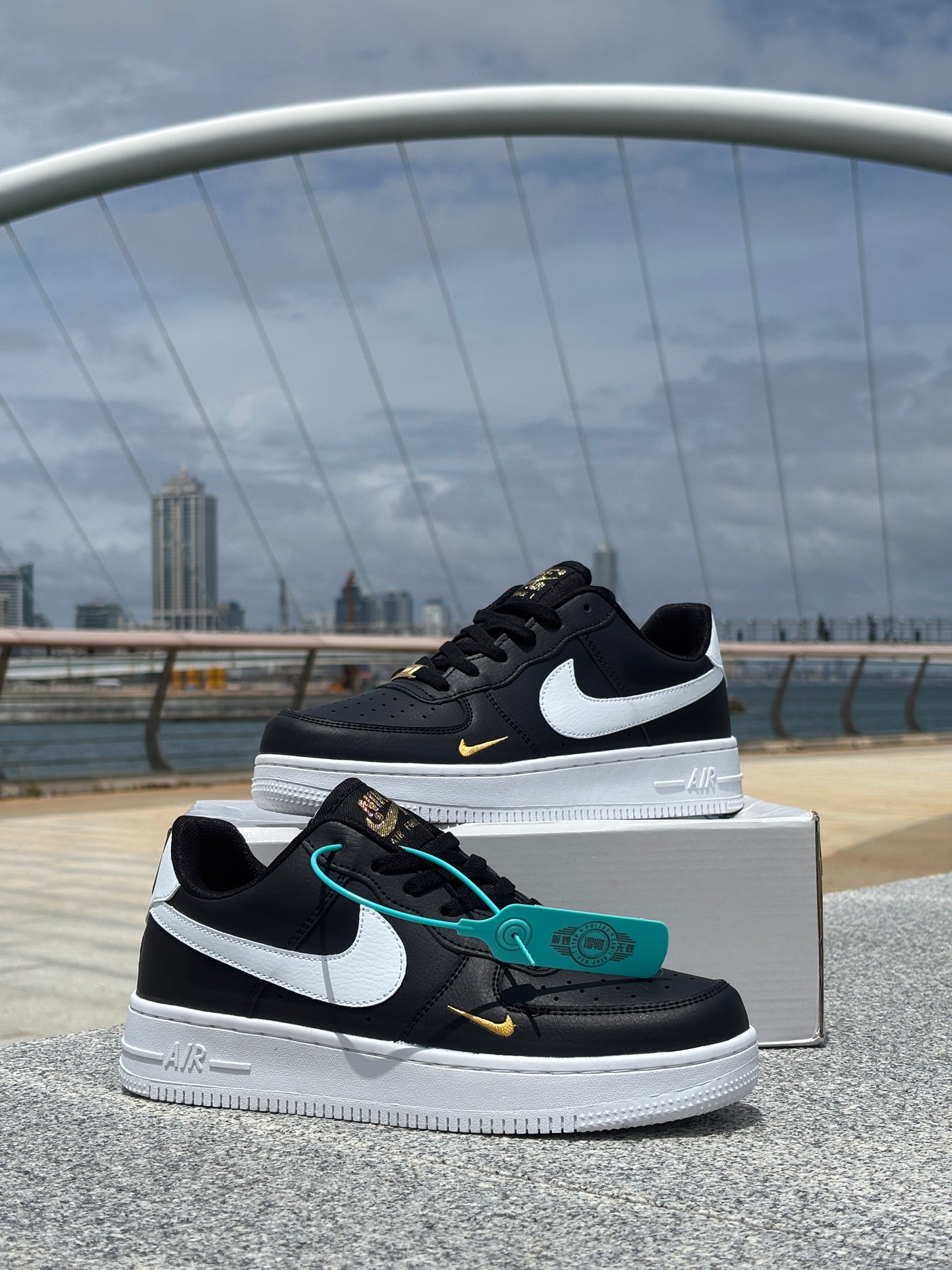 NIKE AIRFORCE 1- BLACK