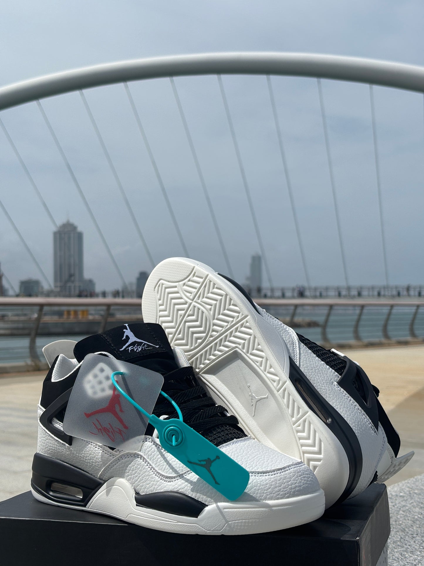 AIR JORDAN RETRO 4 B/W
