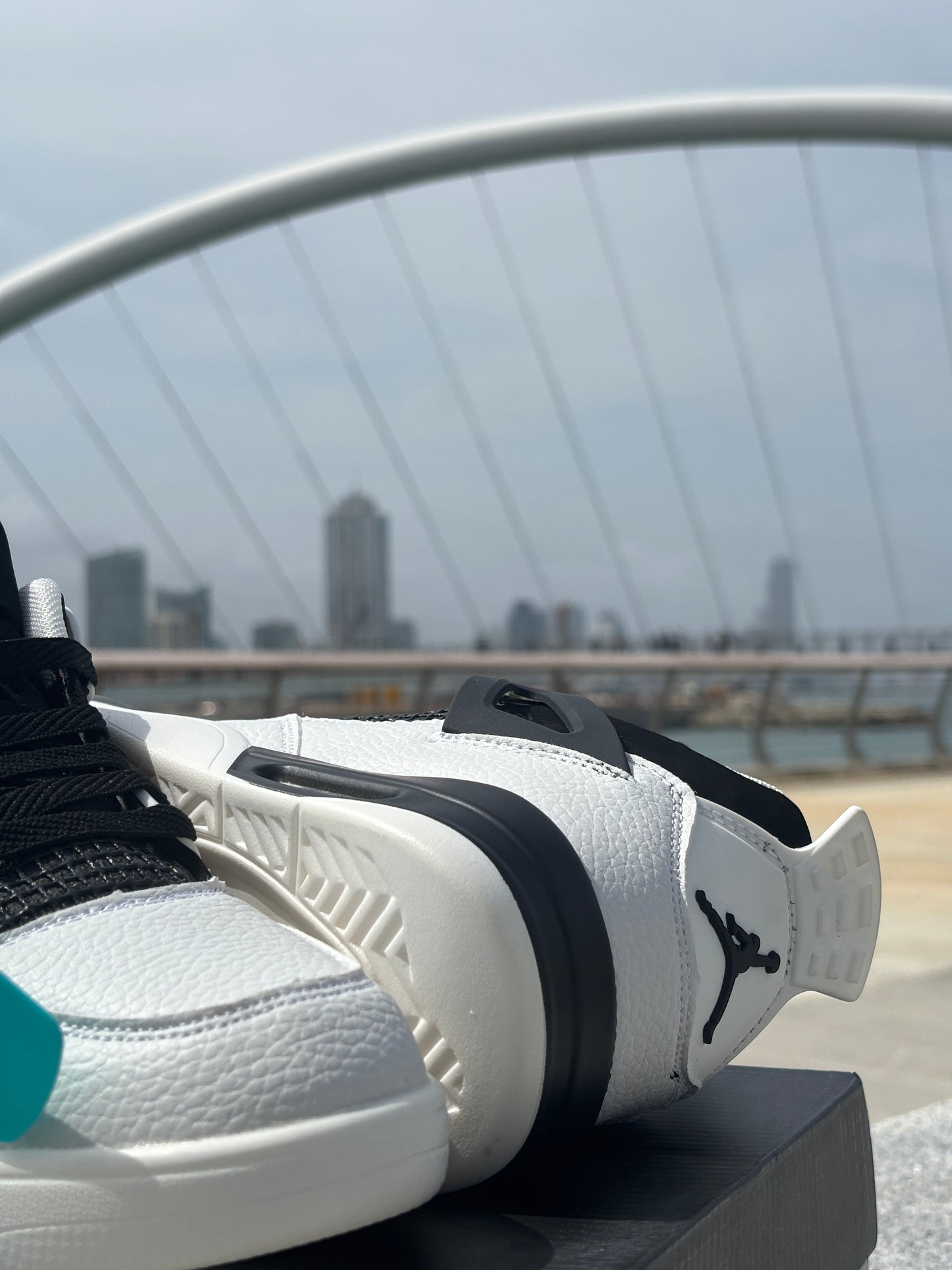 AIR JORDAN RETRO 4 B/W