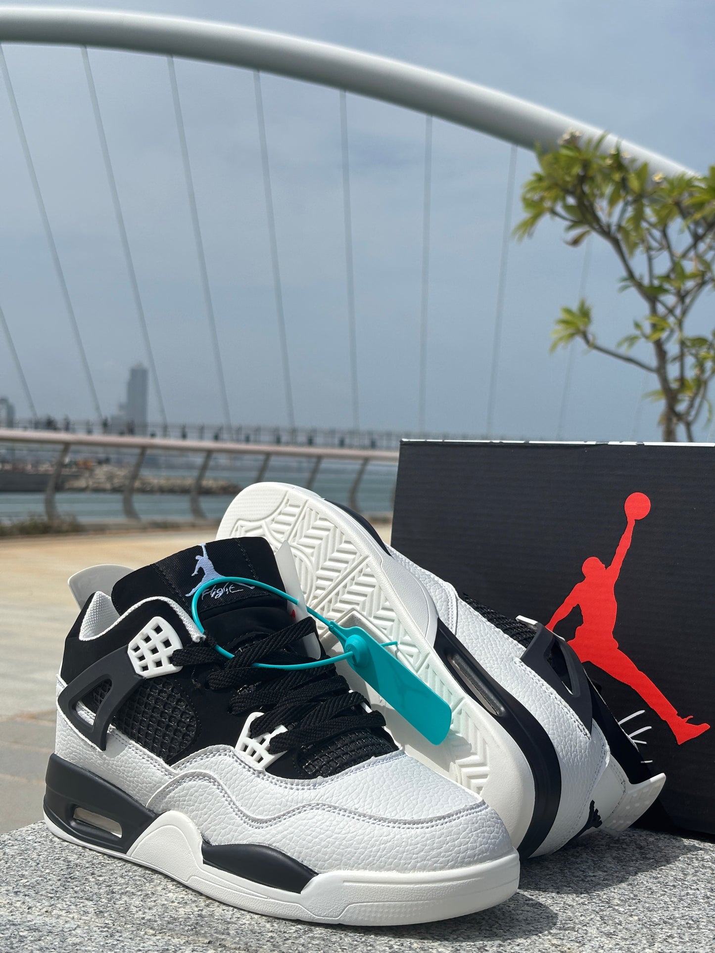 AIR JORDAN RETRO 4 B/W