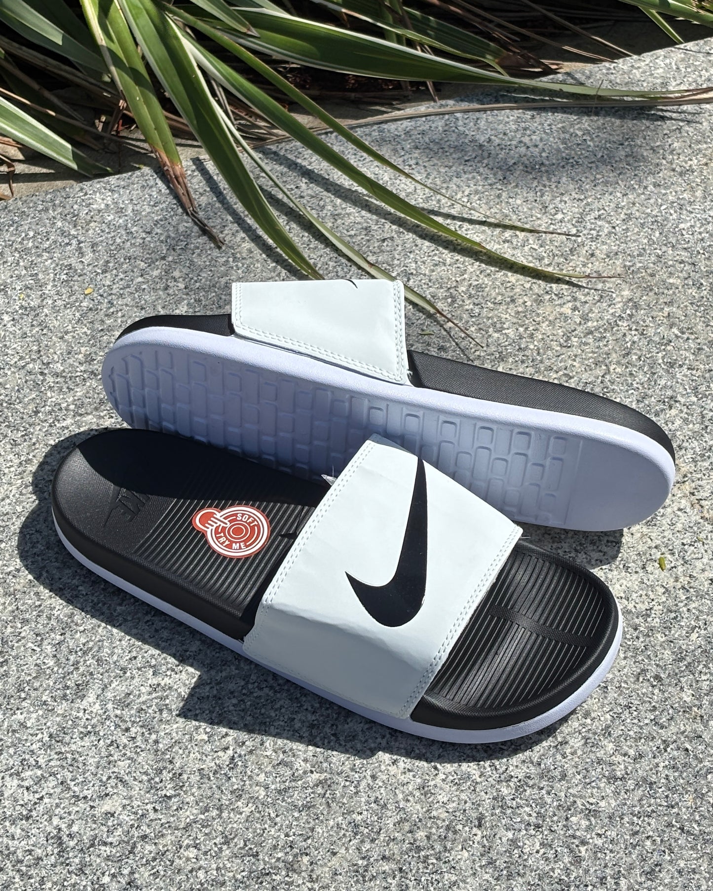 NIKE COMFORT SLIDES