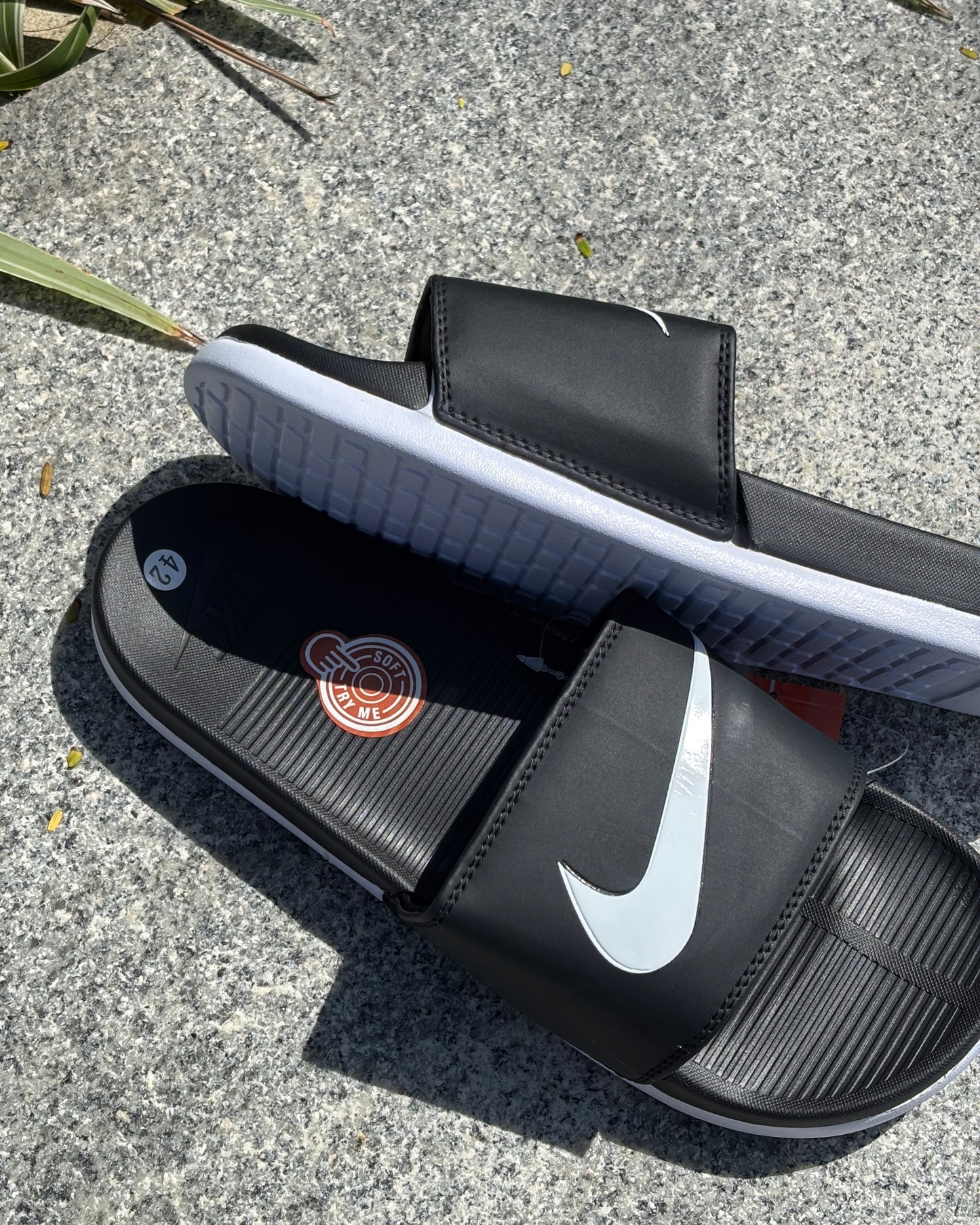 NIKE COMFORT SLIDES