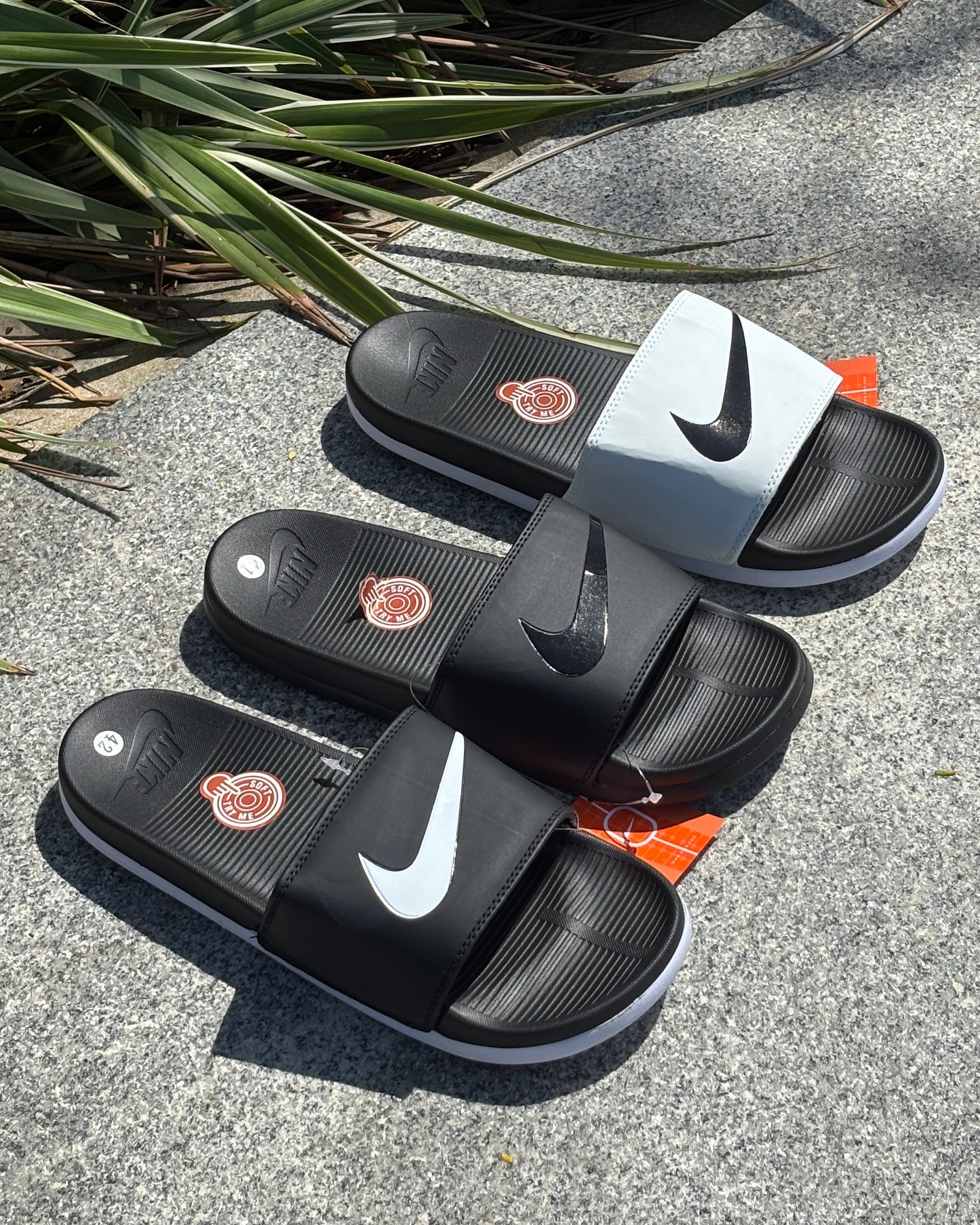 NIKE COMFORT SLIDES