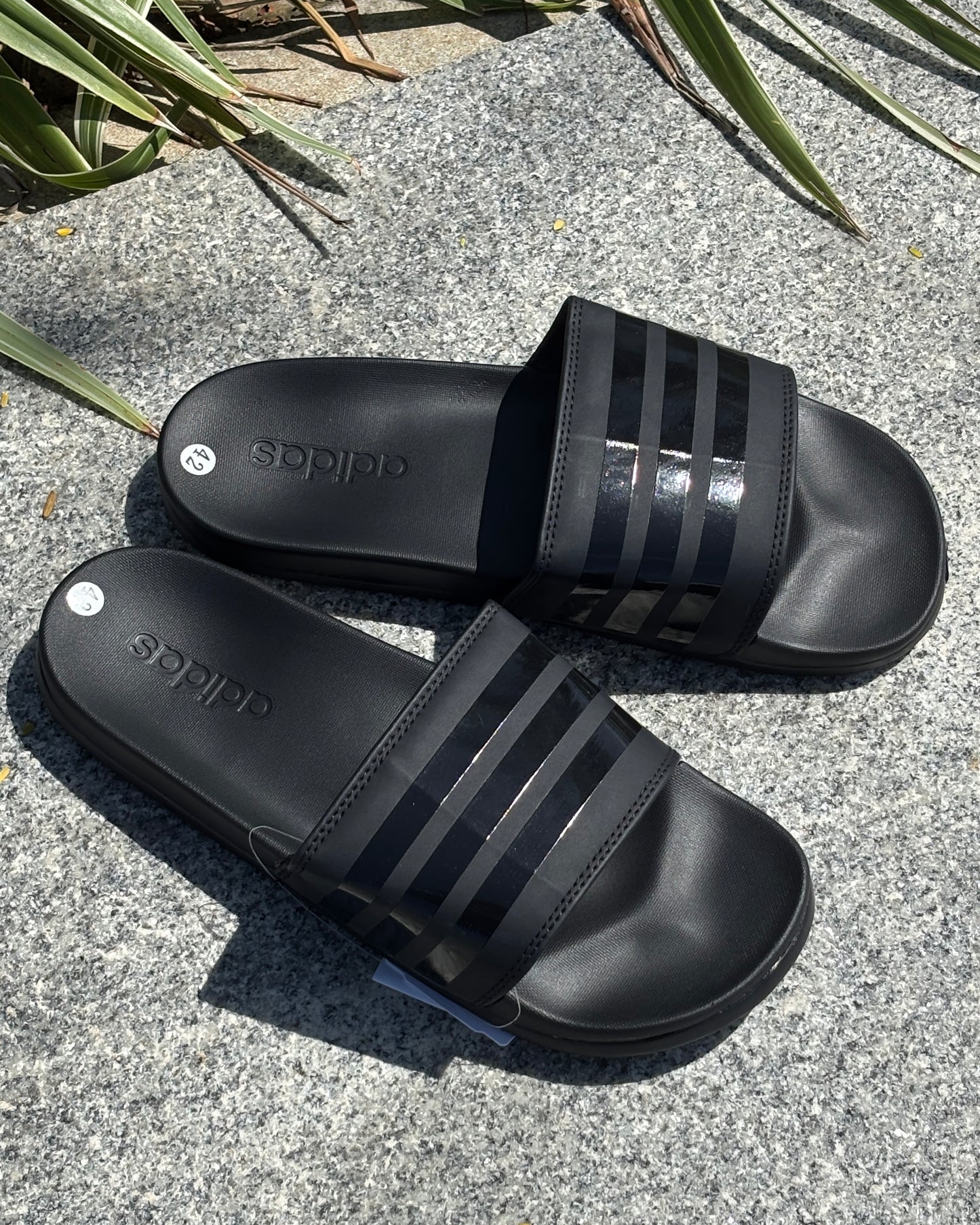 ADILETTE SLIDES