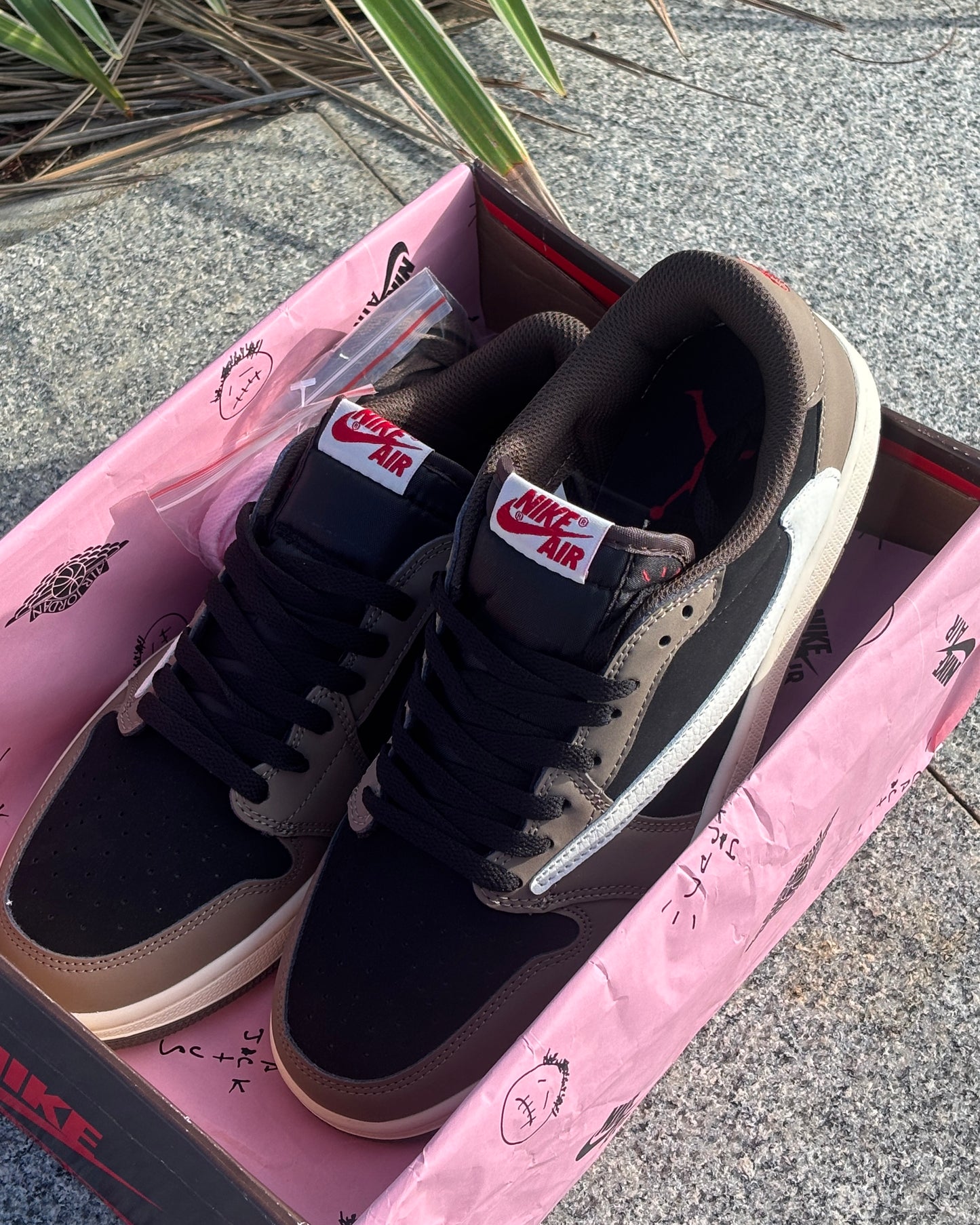 AIR JORDAN 1 x TRAVIS SCOTT LOW