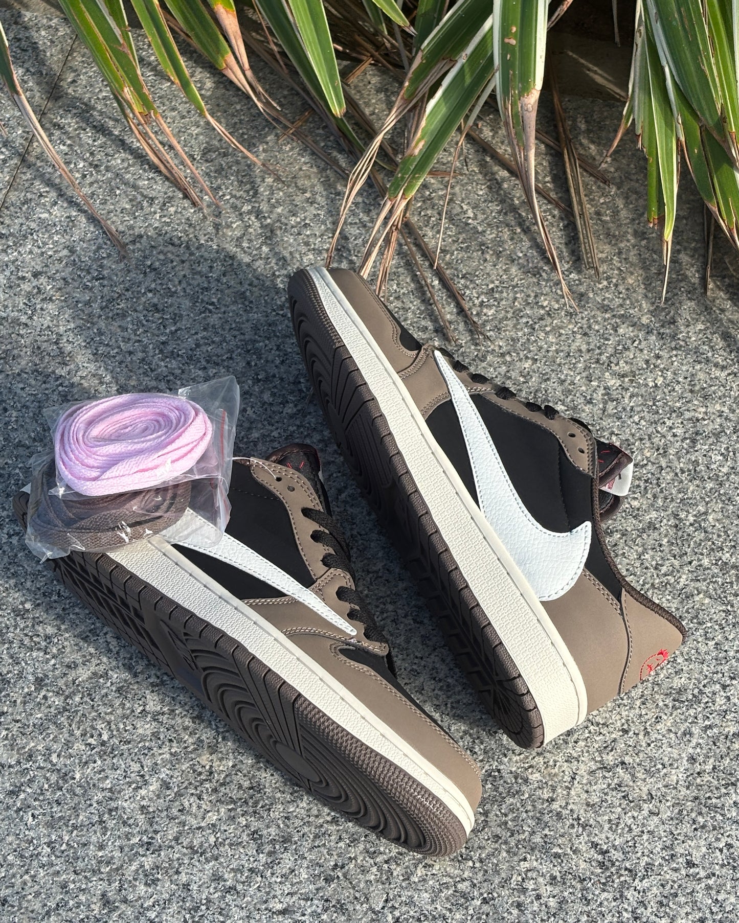 AIR JORDAN 1 x TRAVIS SCOTT LOW