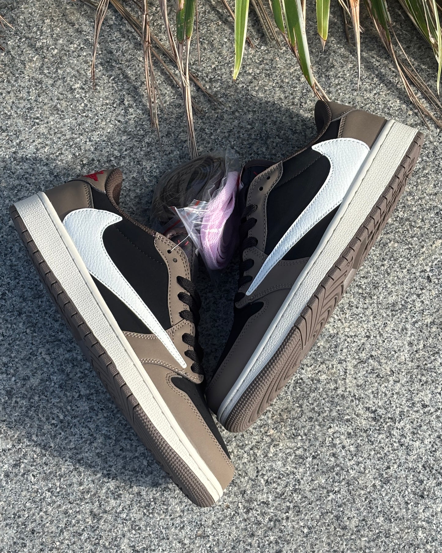 AIR JORDAN 1 x TRAVIS SCOTT LOW