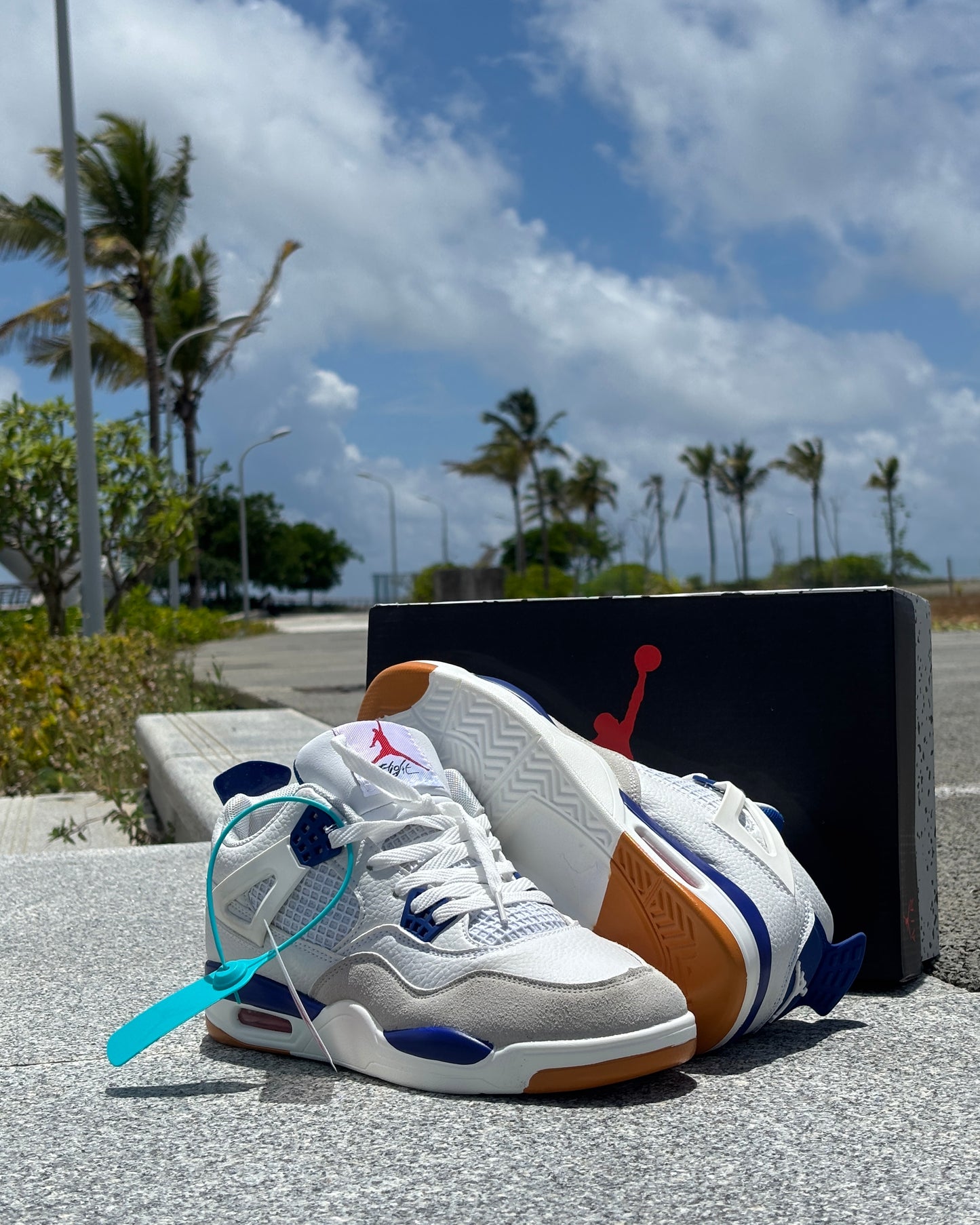 AIR JORDAN RETRO 4- WHITE/BLUE