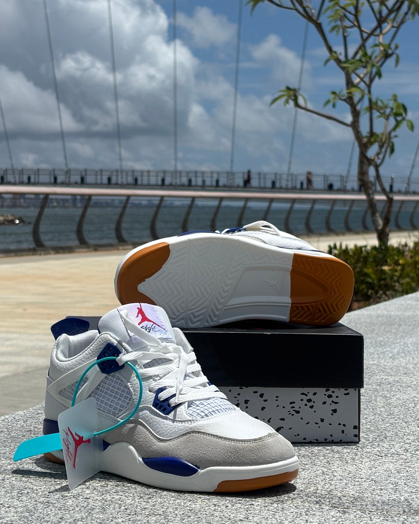 AIR JORDAN RETRO 4- WHITE/BLUE
