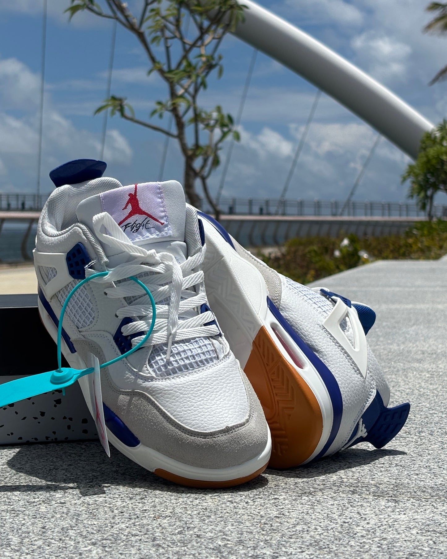 AIR JORDAN RETRO 4- WHITE/BLUE