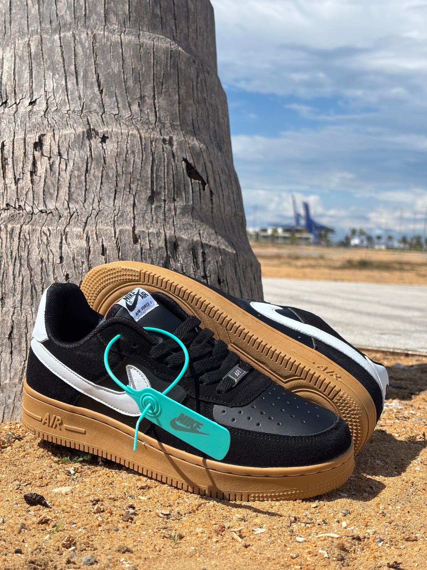 AIR FORCE 1-BLACK