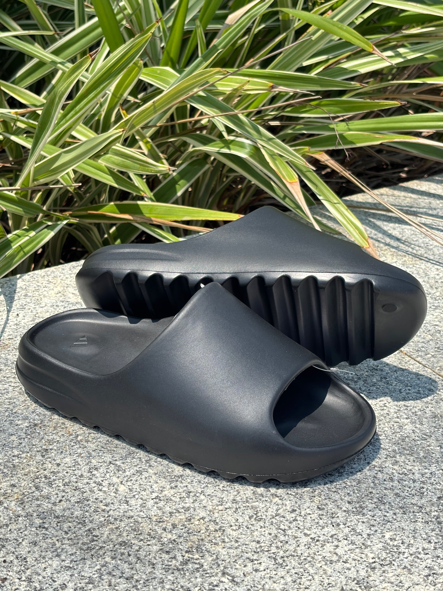 YEEZY SLIDES