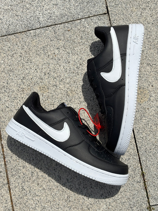 AIR FORCE 1-BLACK