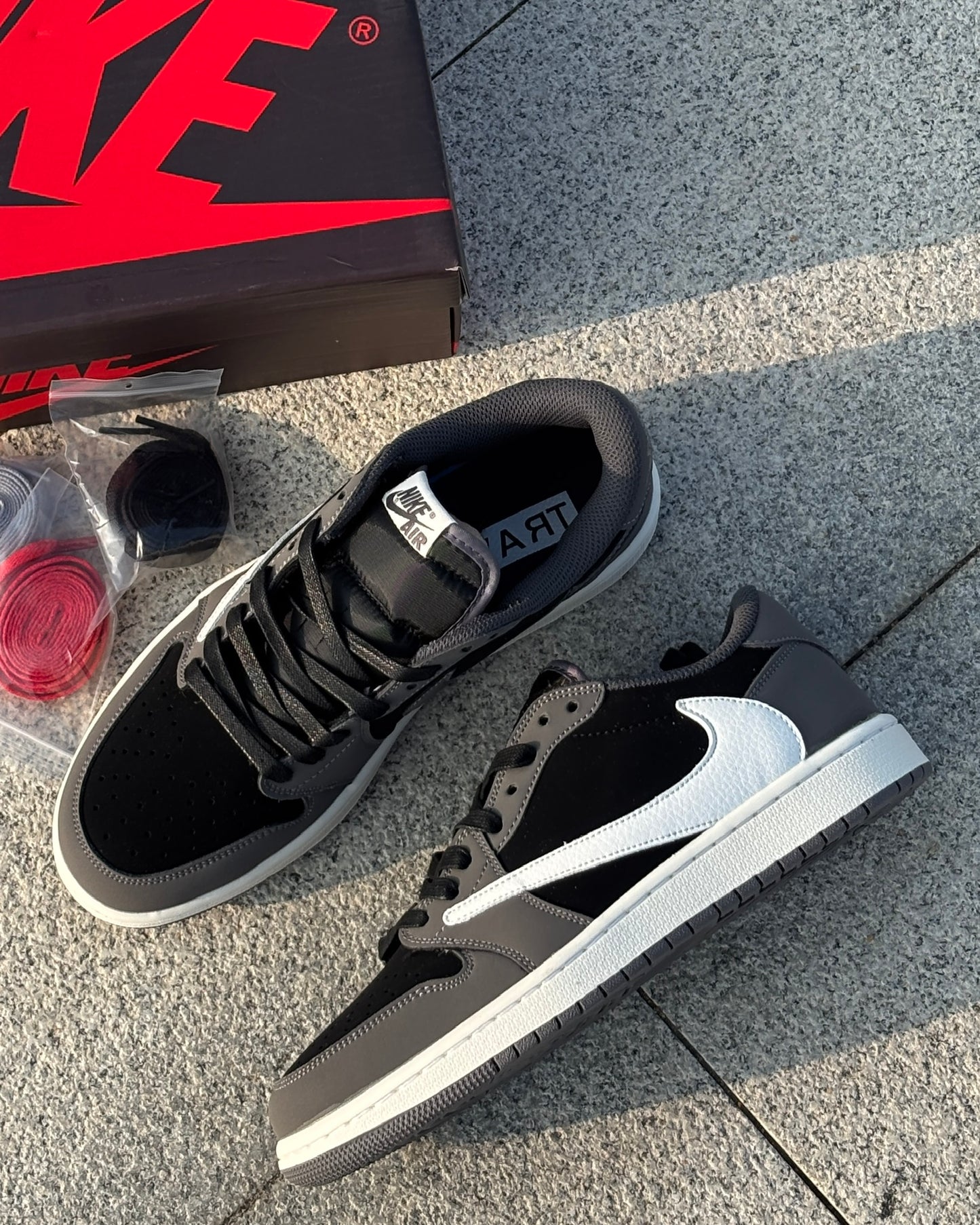 AIR JORDAN 1 LOW x TRAVIS SCOTT- BLACK GREY
