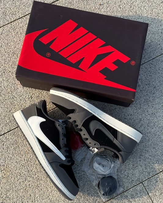 AIR JORDAN 1 LOW x TRAVIS SCOTT- BLACK GREY
