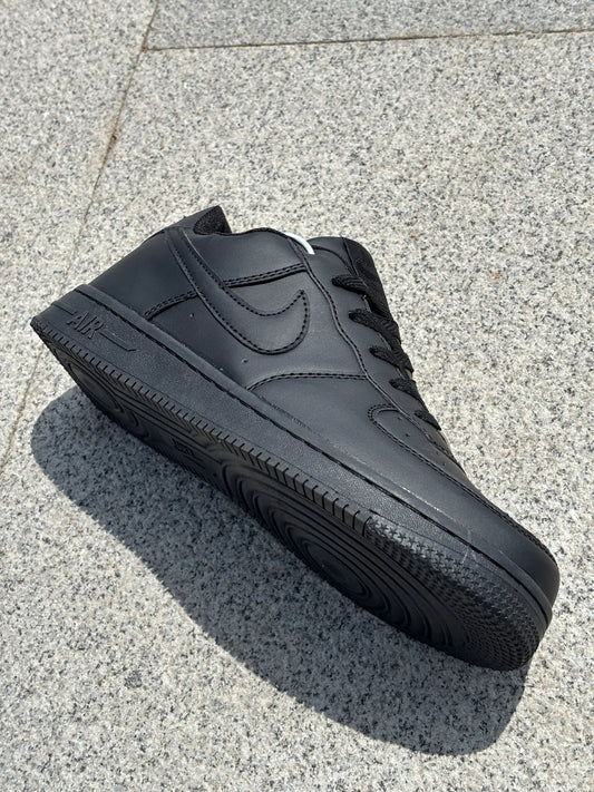 AIR FORCE 1-BLACK