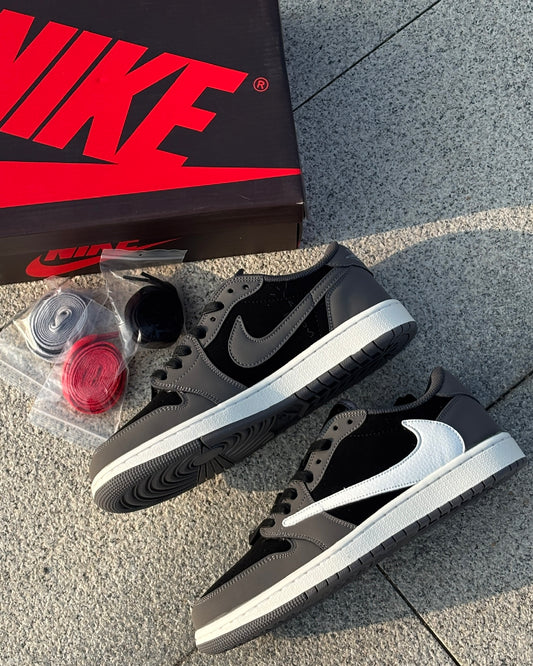 AIR JORDAN 1 LOW x TRAVIS SCOTT- BLACK GREY
