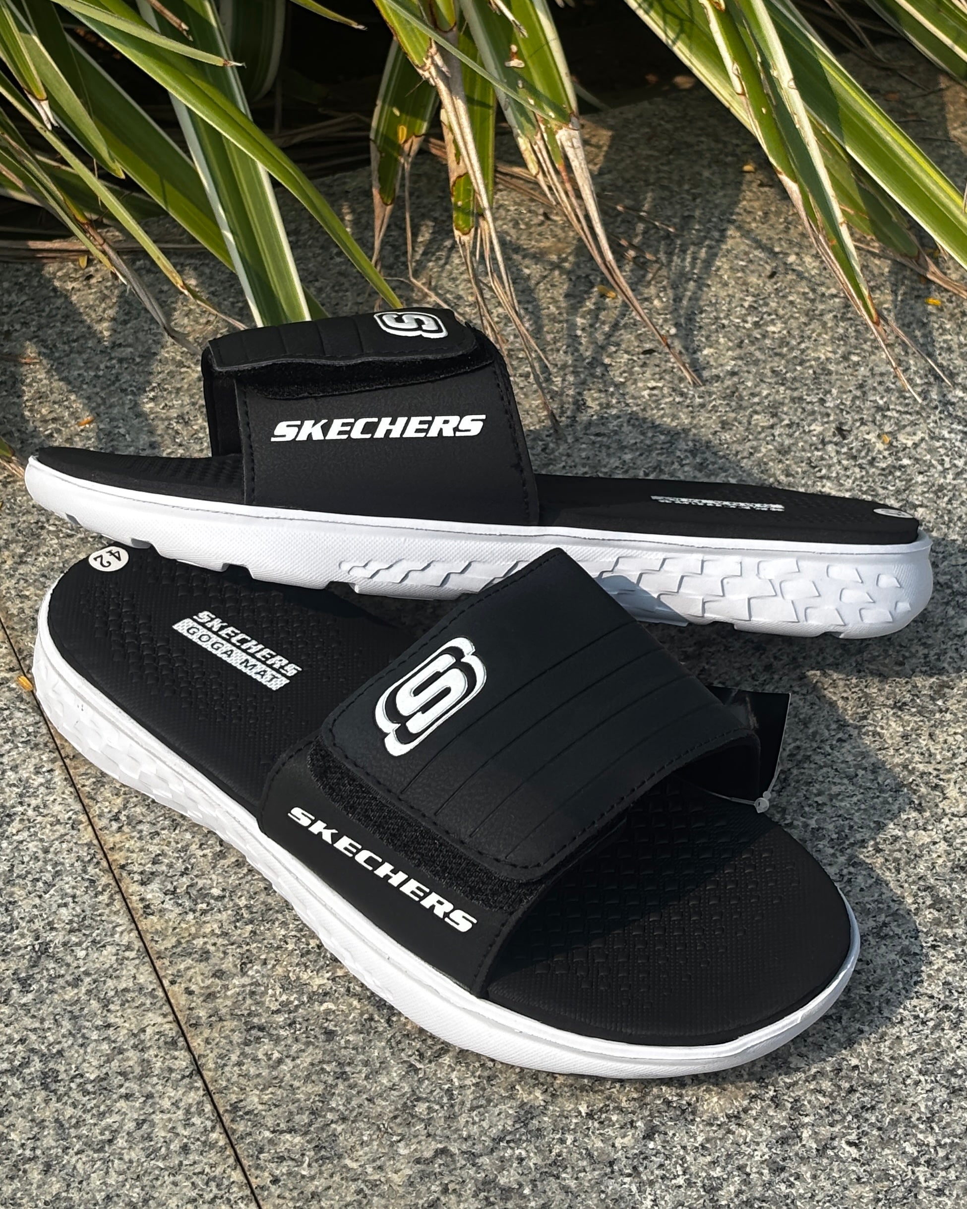 skechers goga max slides