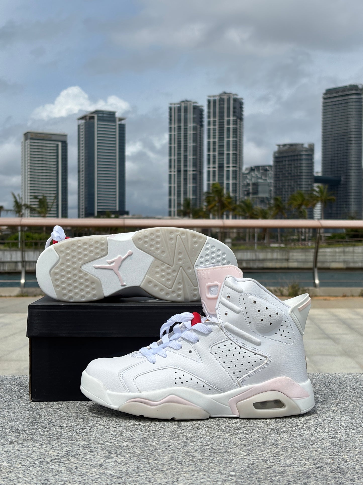 AIR JORDAN RETRO 6 GOLD HOOPS