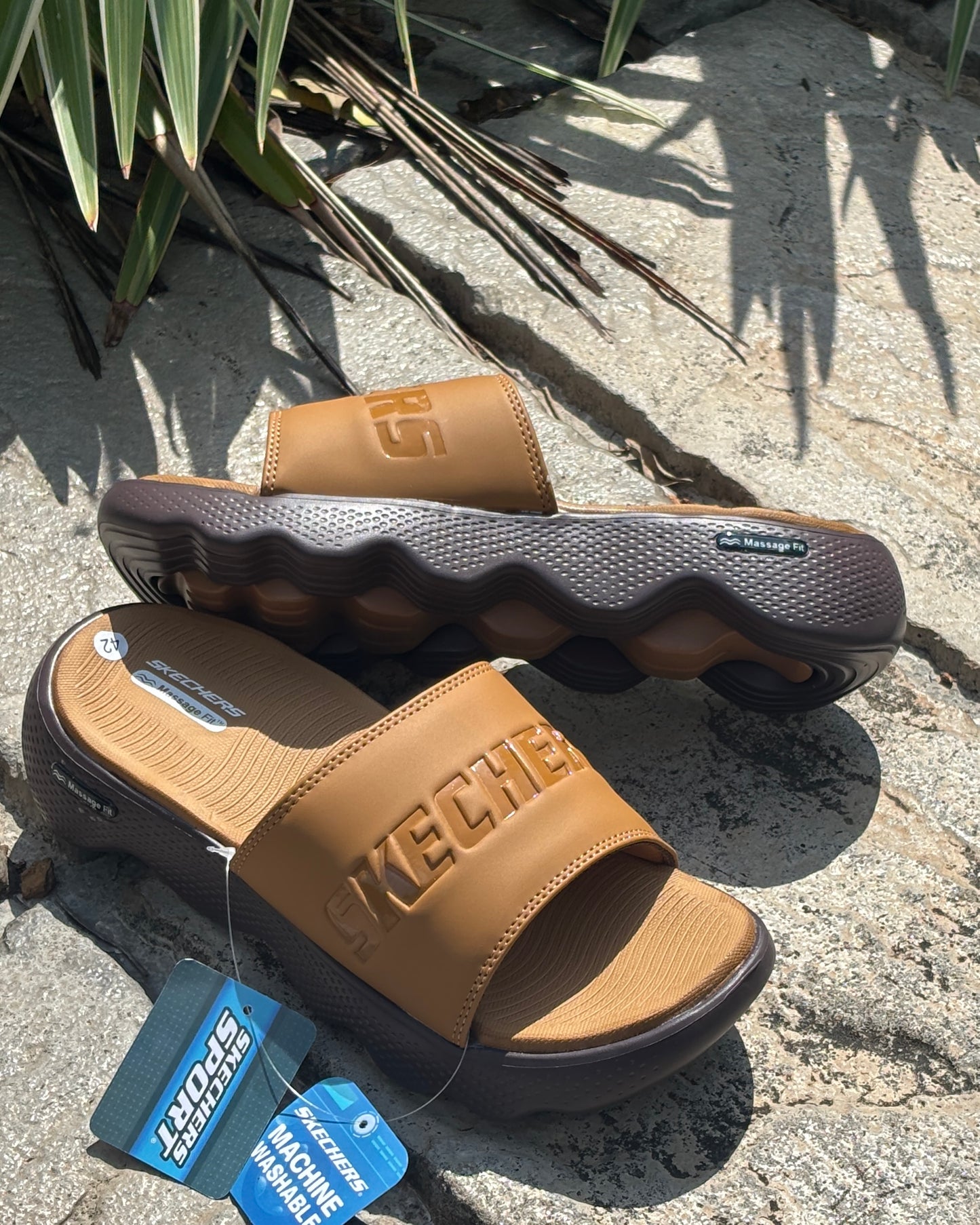 SKECHERS MASSAGE FIT SLIDES