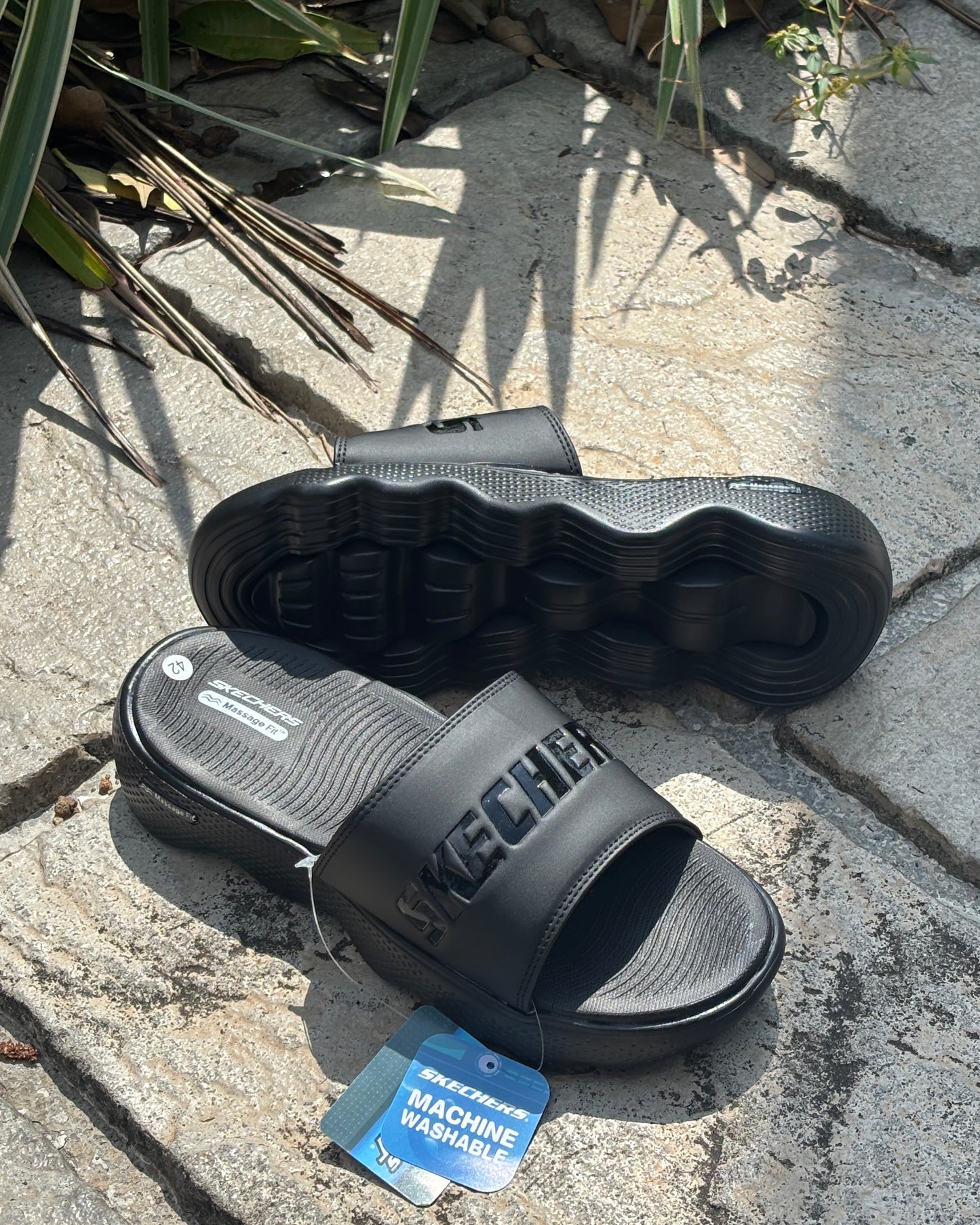 SKECHERS MASSAGE FIT SLIDES