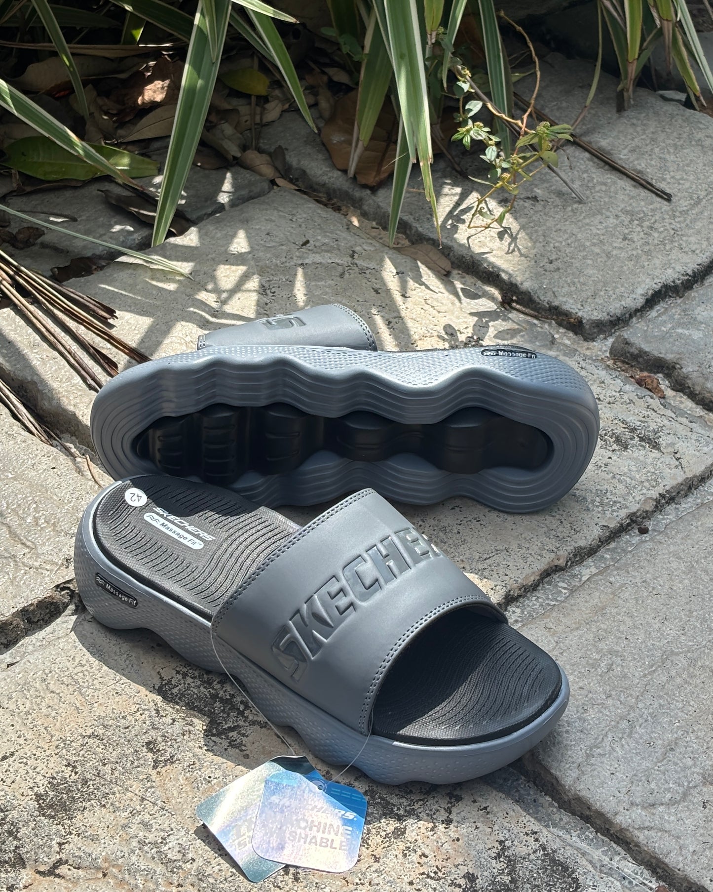 SKECHERS MASSAGE FIT SLIDES