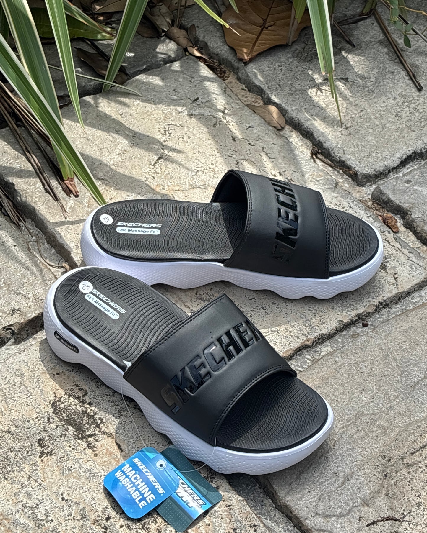 SKECHERS MASSAGE FIT SLIDES