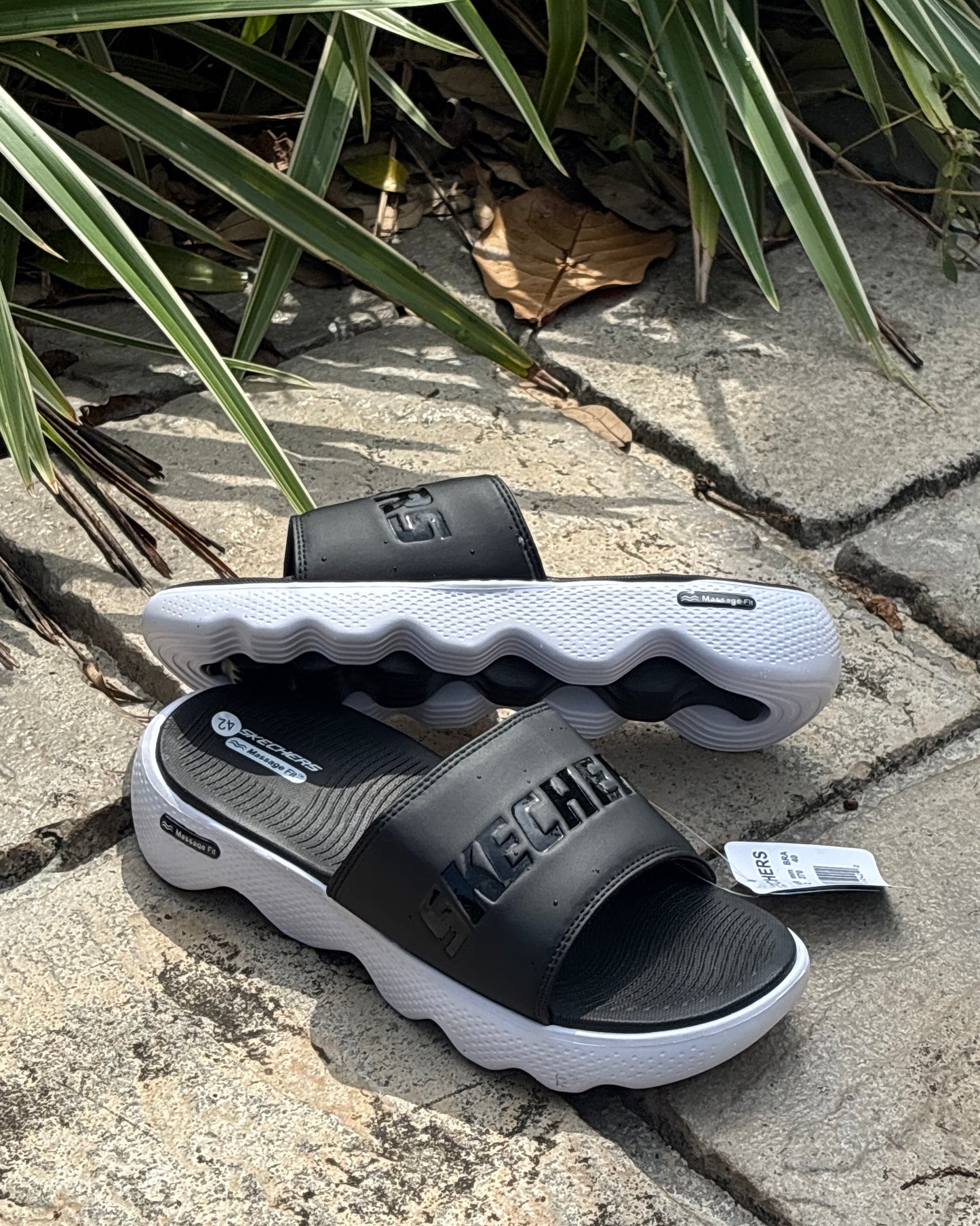 SKECHERS MASSAGE FIT SLIDES