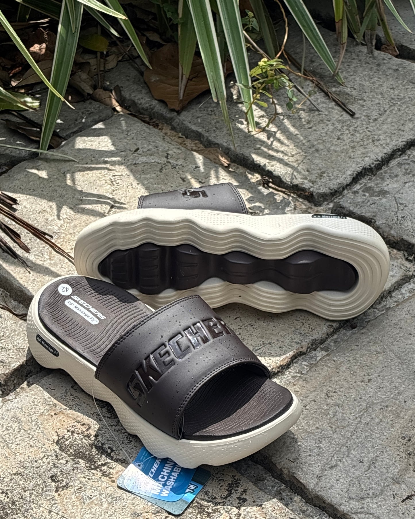 SKECHERS MASSAGE FIT SLIDES