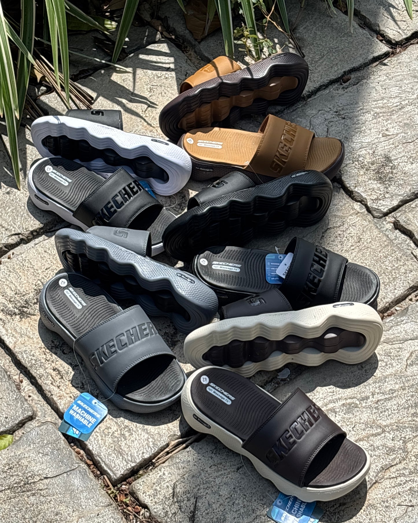 SKECHERS MASSAGE FIT SLIDES