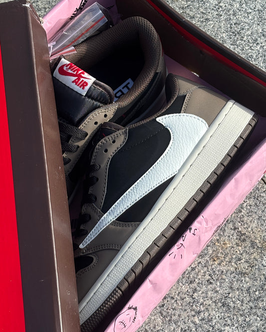 AIR JORDAN 1 x TRAVIS SCOTT LOW