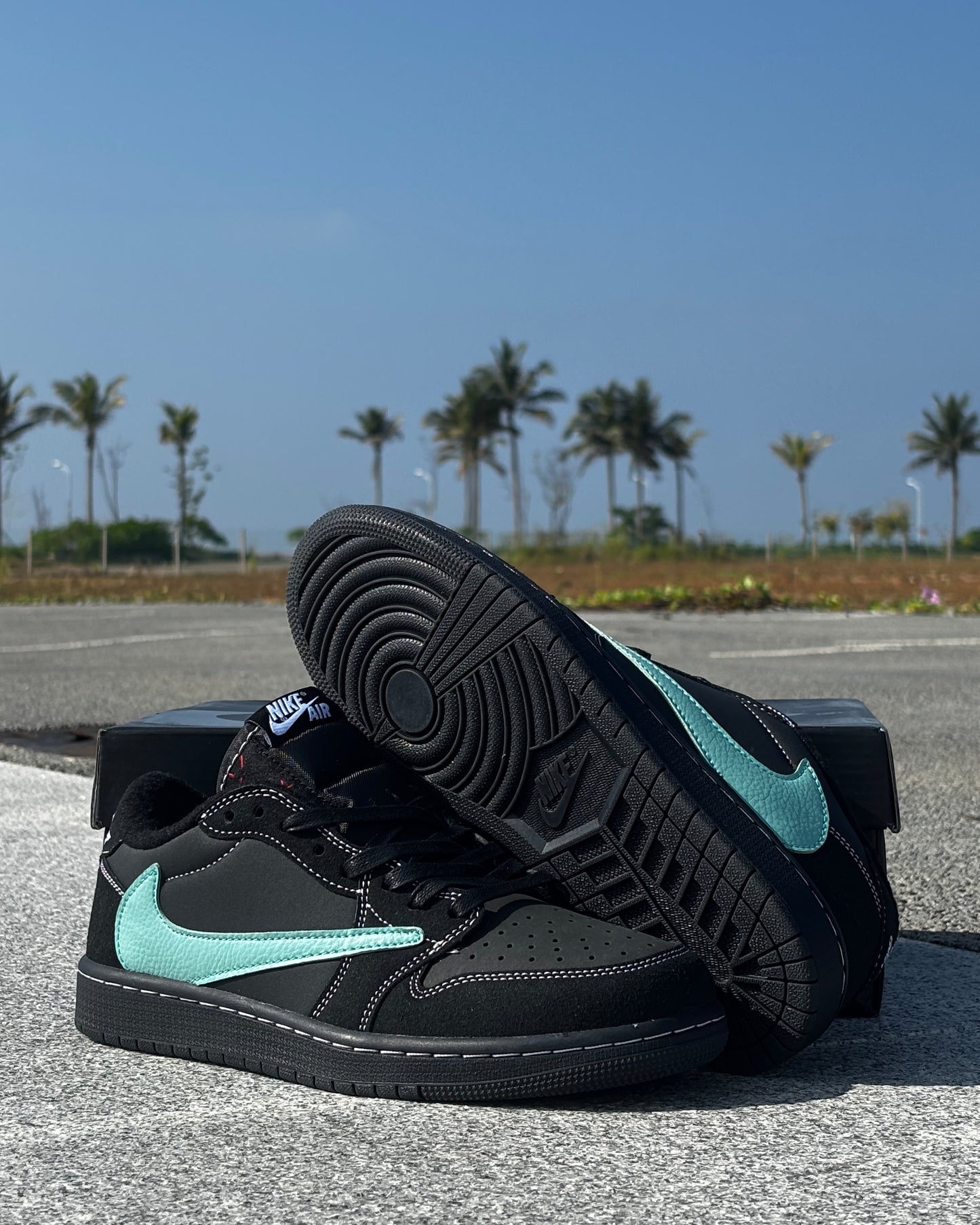 AIR JORDAN 1 x TRAVIS SCOTT LOW