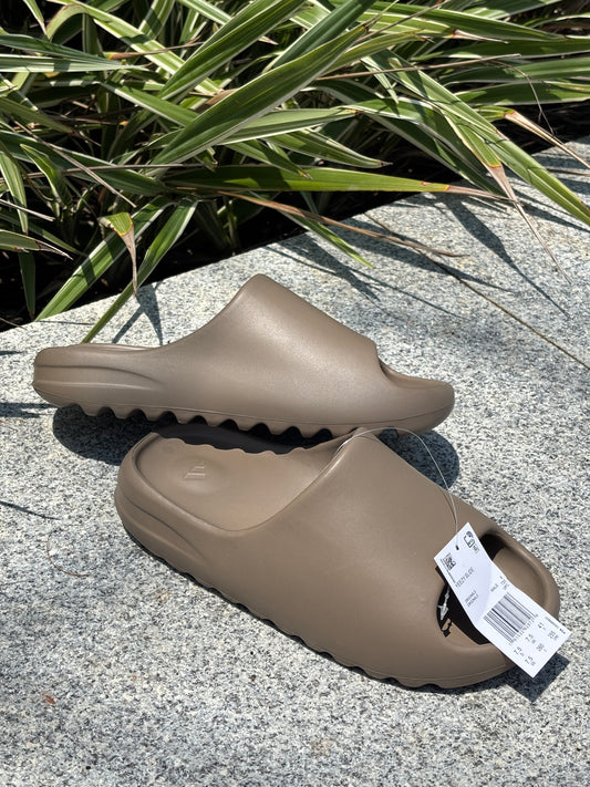 YEEZY SLIDES