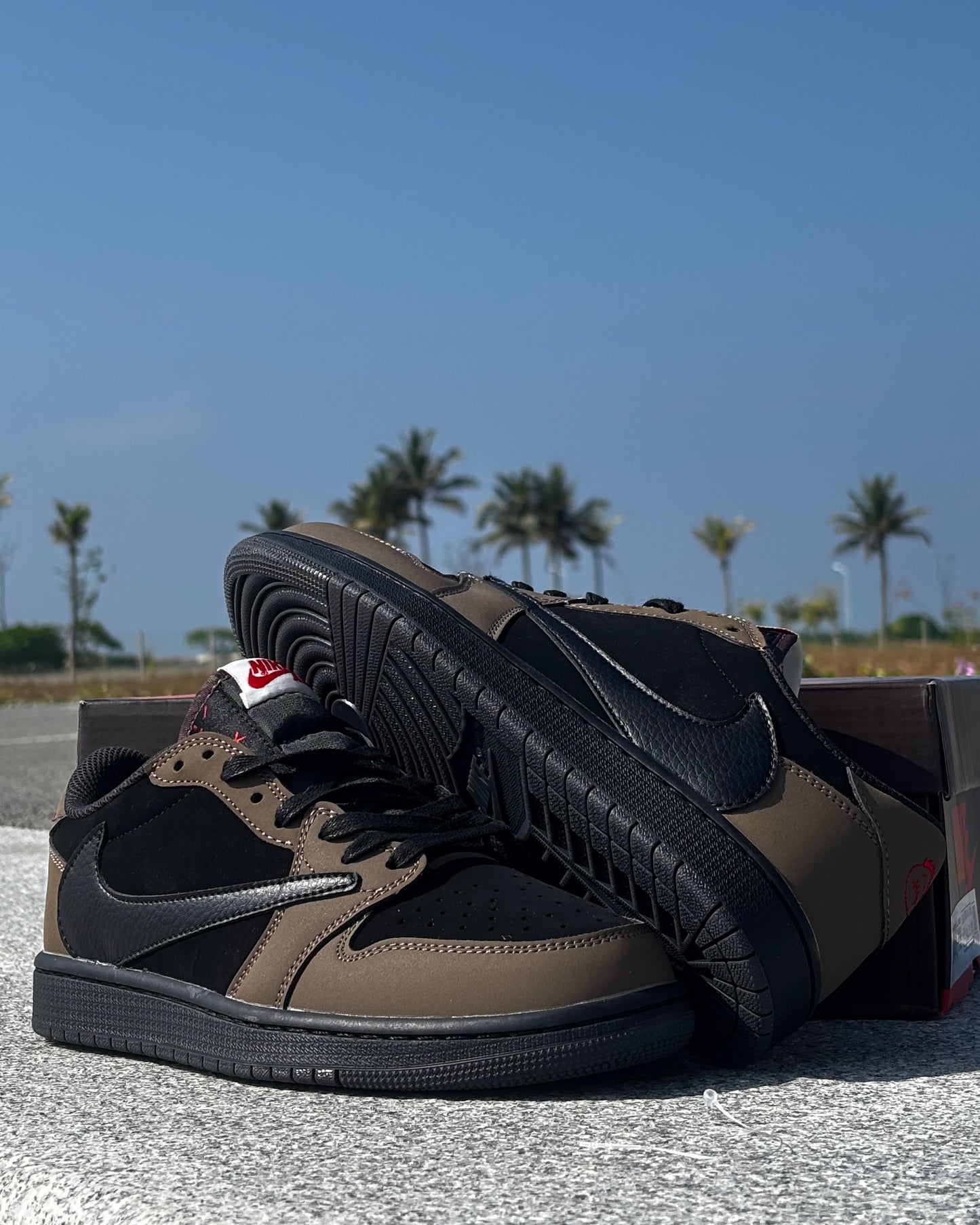 AIR JORDAN 1 x TRAVIS SCOTT LOW