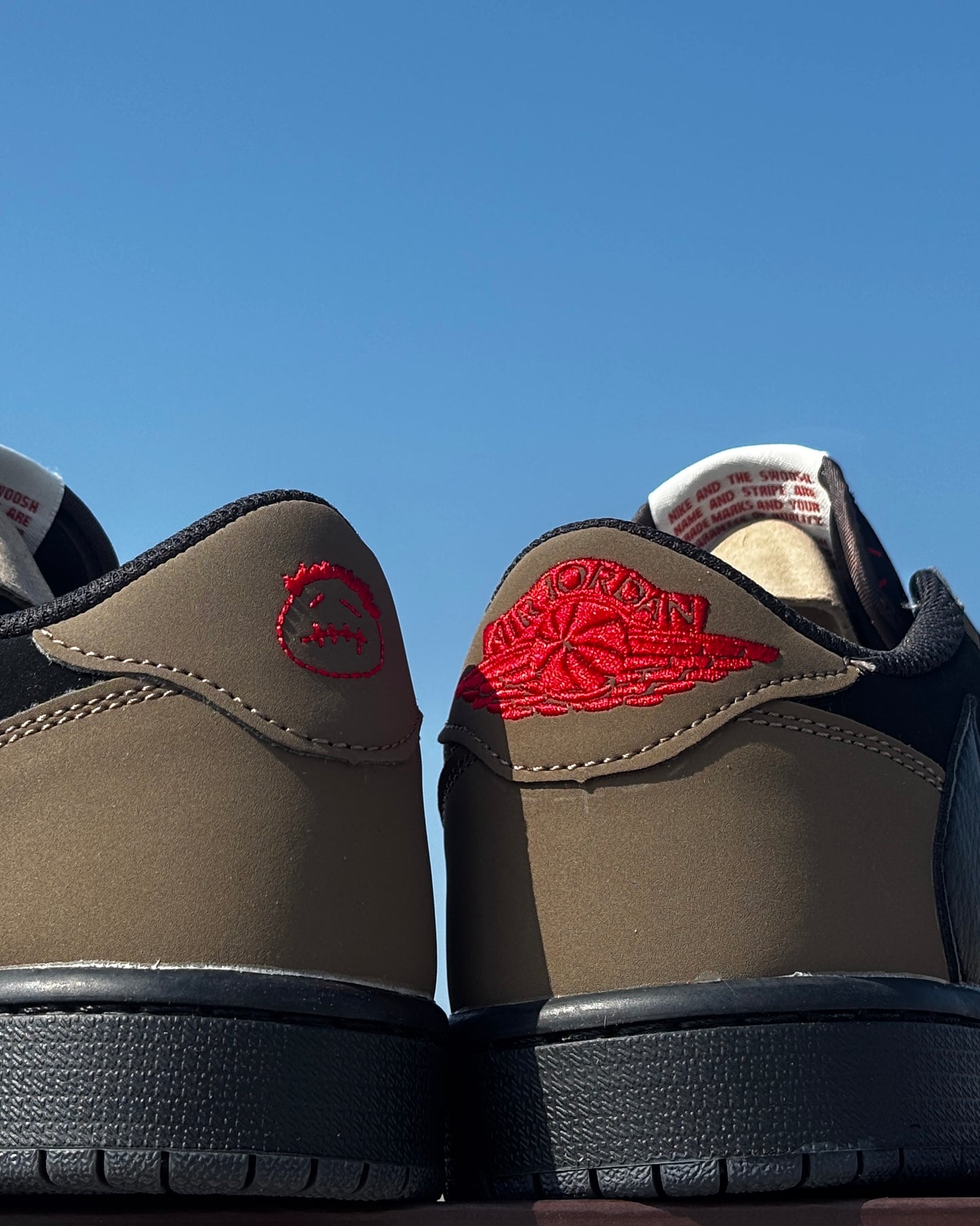 AIR JORDAN 1 x TRAVIS SCOTT LOW