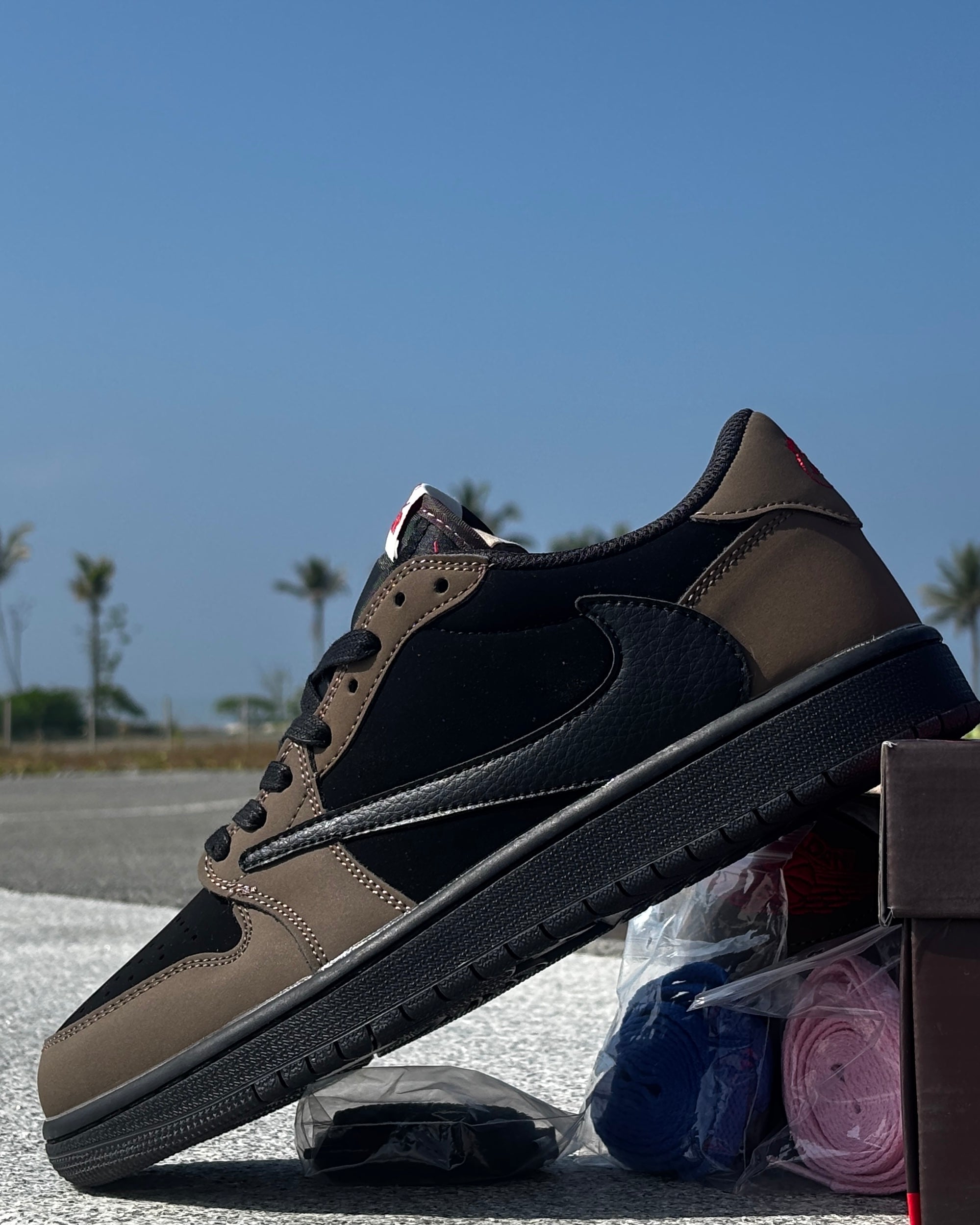 AIR JORDAN 1 x TRAVIS SCOTT LOW – The Shoe Station