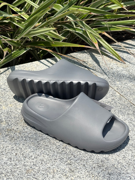 YEEZY SLIDES