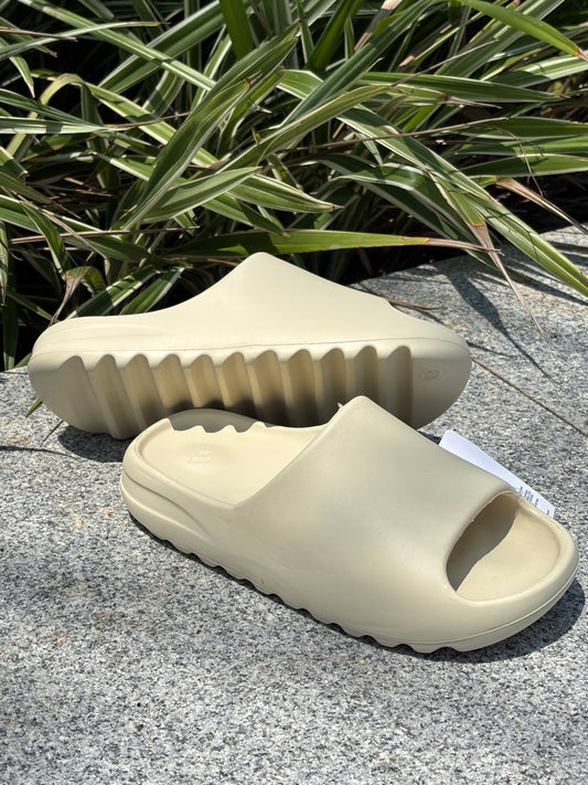 YEEZY SLIDES
