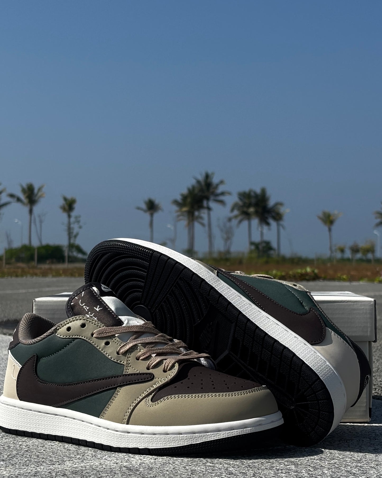 AIR JORDAN 1 x TRAVIS SCOTT LOW