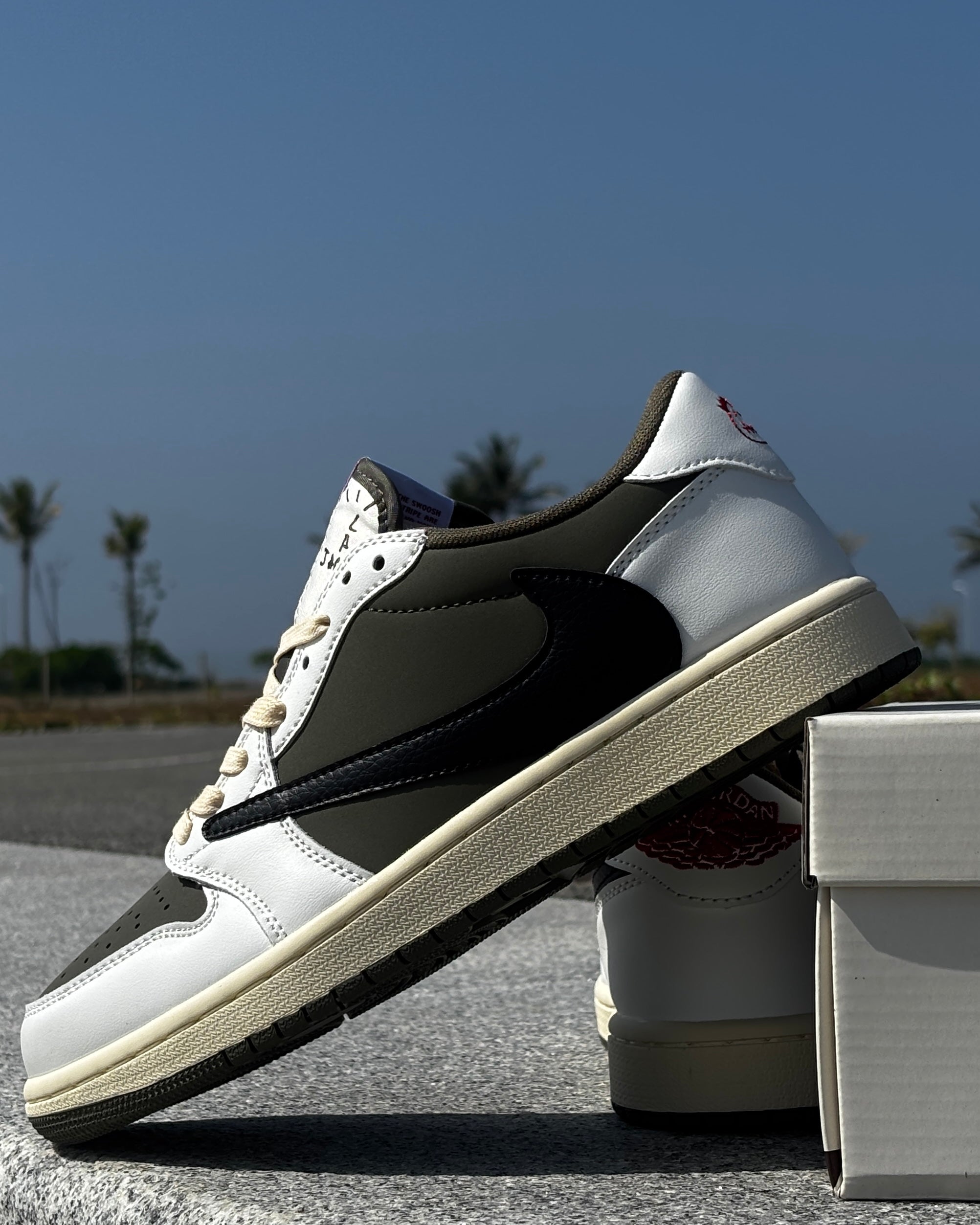 AIR JORDAN 1 x TRAVIS SCOTT LOW – The Shoe Station